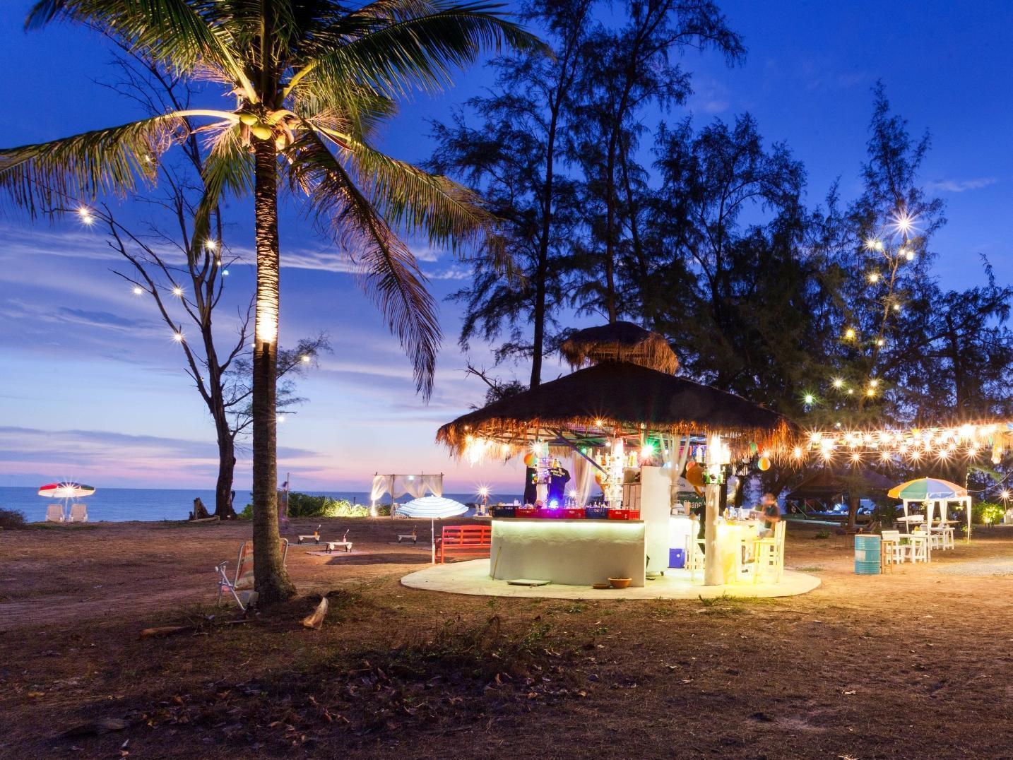 Micky Monkey Beach Hotel Phuket Maikhao Thailand Mai Khao Eksteriør billede