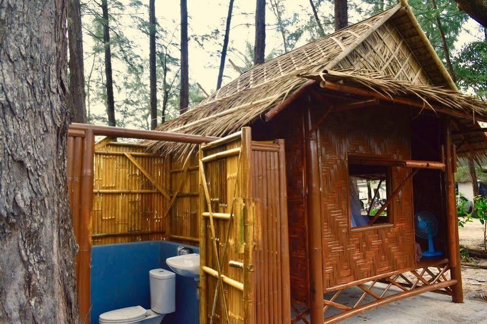 Micky Monkey Beach Hotel Phuket Maikhao Thailand Mai Khao Eksteriør billede