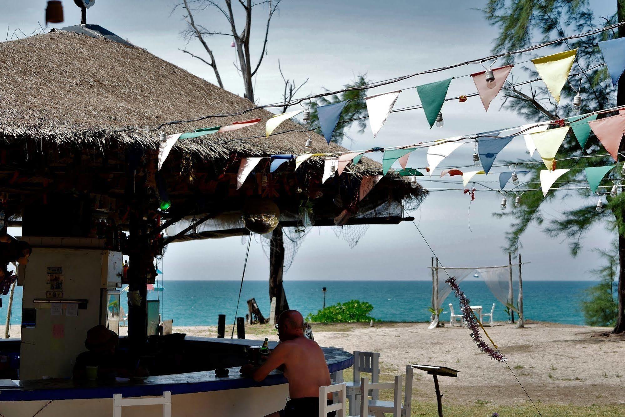 Micky Monkey Beach Hotel Phuket Maikhao Thailand Mai Khao Eksteriør billede