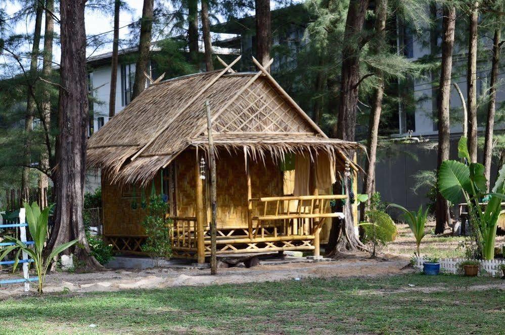 Micky Monkey Beach Hotel Phuket Maikhao Thailand Mai Khao Eksteriør billede